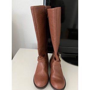 Fashionable girls boots